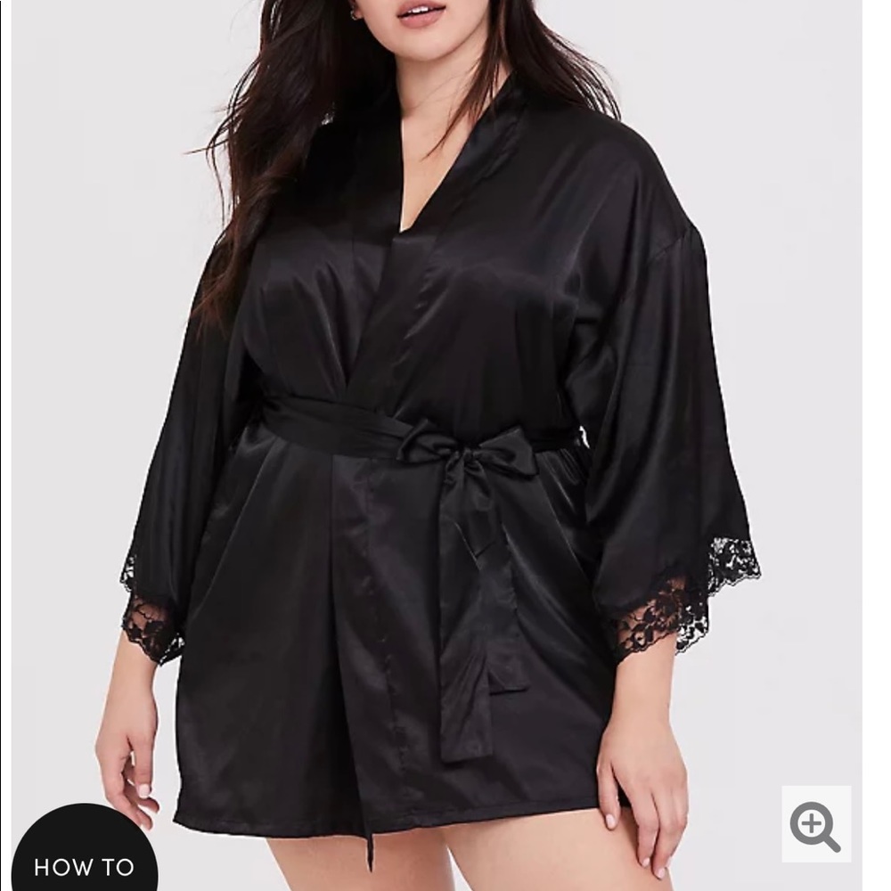 Torrid BLACK SATIN & LACE TRIM SELF TIE ROBE
